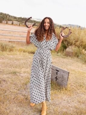 EUC Christy Dawn Lottie Dress in Daisy Wreaths Sz M